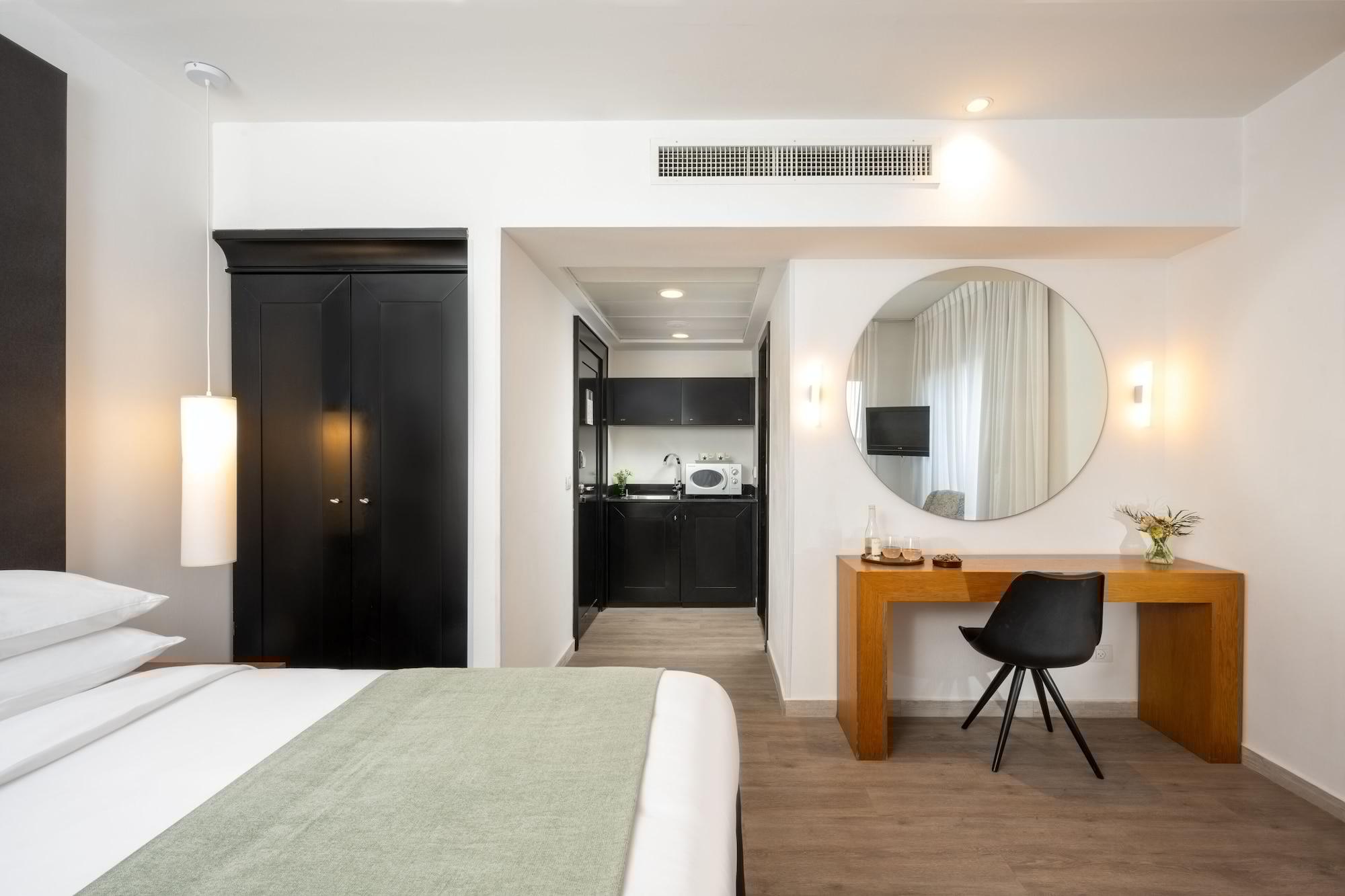 Savoy Sea Side Hotel (Adults Only) Tel Aviv Exterior photo