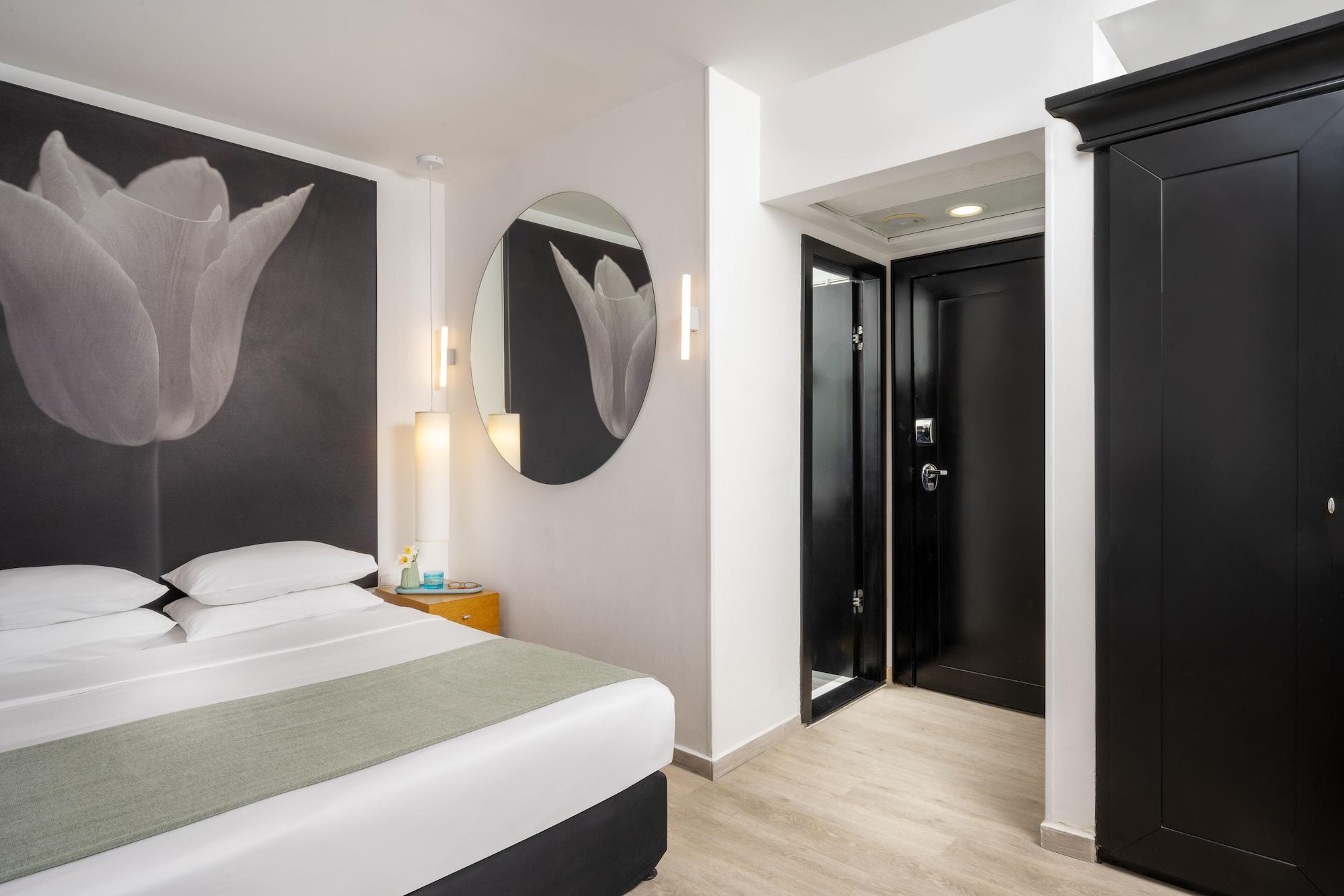 Savoy Sea Side Hotel (Adults Only) Tel Aviv Exterior photo